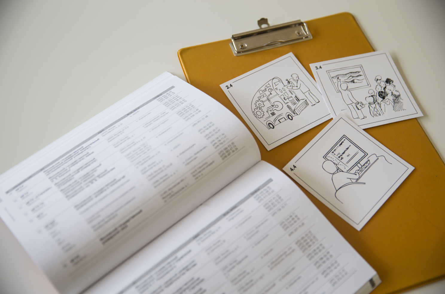 Fragenbogen und Testbilder für Probanden